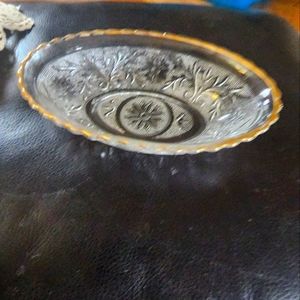 Oval bowl with gold rim